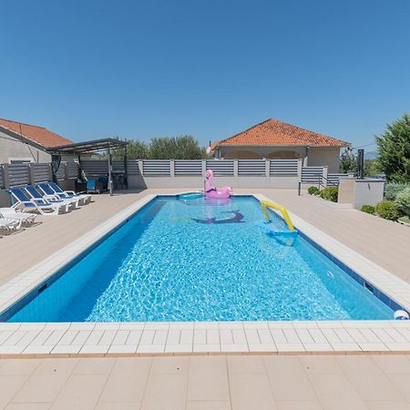 Spacious Villa For 10 With A Big Private Pool Trilj Dış mekan fotoğraf