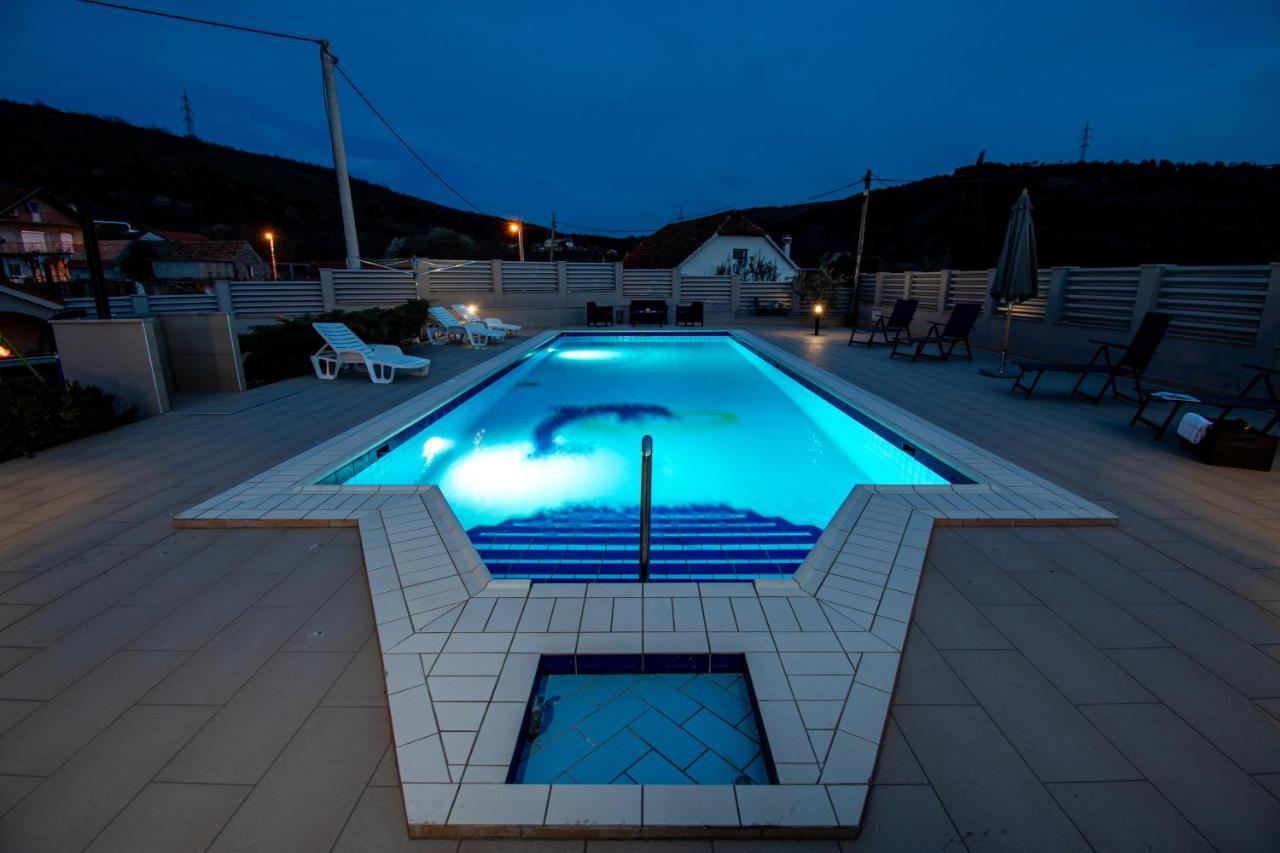 Spacious Villa For 10 With A Big Private Pool Trilj Dış mekan fotoğraf