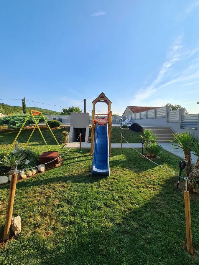 Spacious Villa For 10 With A Big Private Pool Trilj Dış mekan fotoğraf