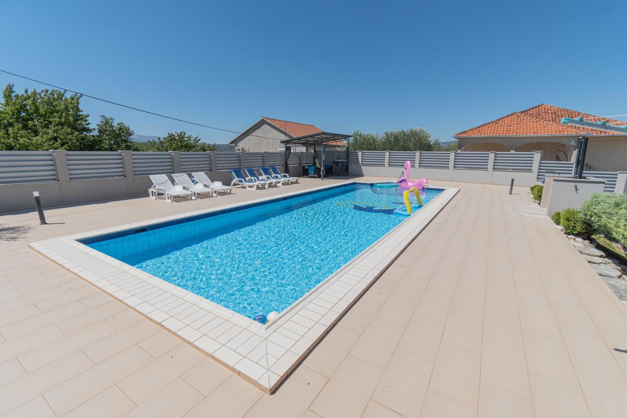 Spacious Villa For 10 With A Big Private Pool Trilj Dış mekan fotoğraf