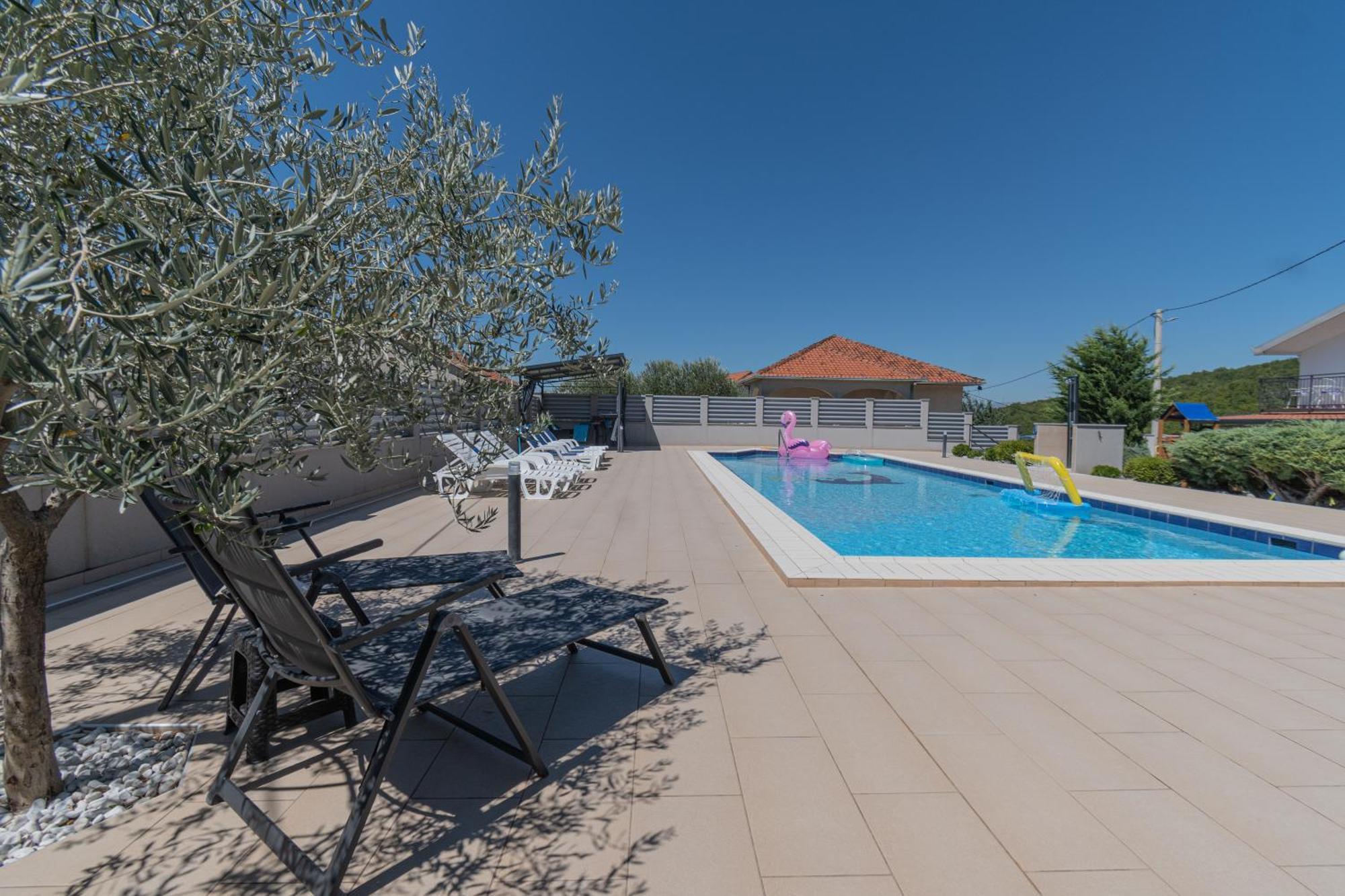 Spacious Villa For 10 With A Big Private Pool Trilj Dış mekan fotoğraf